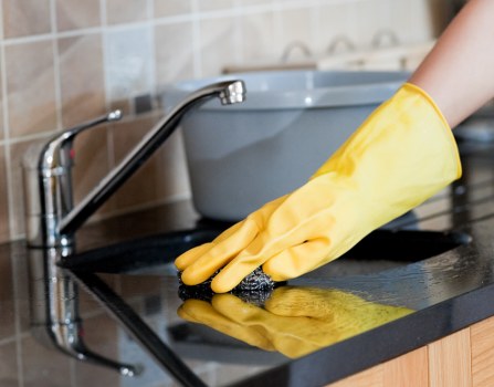Professional oven cleaning service in TW7 for a busy home kitchen