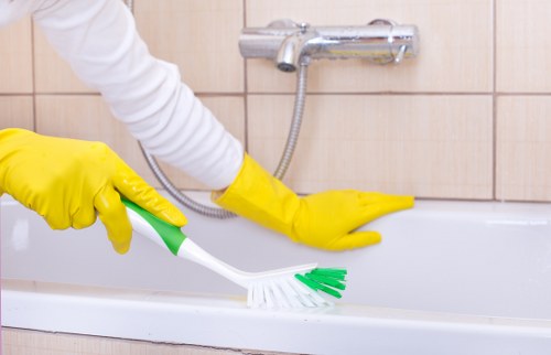 Detailed pre-occupancy cleaning for kitchen and bathroom in TW7