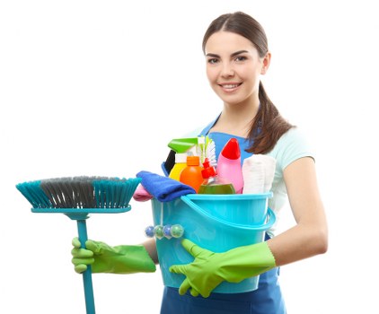 Local TW7 builders clean for a renovated home with detailed dust removal and floor cleaning
