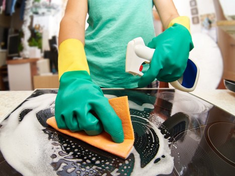 Professional cleaning of shared entrance area in TW7 flats